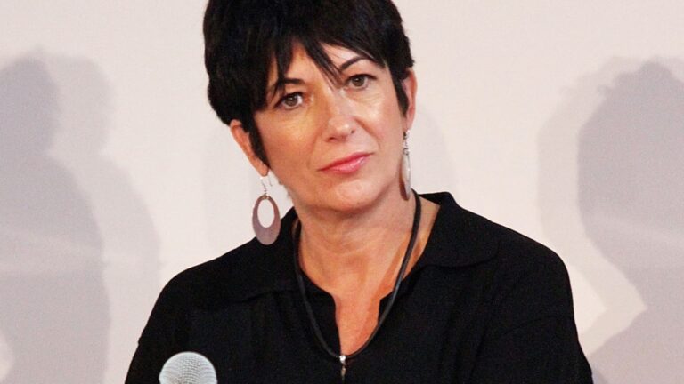 Obete Epstein Blast Trump pre prevod väzenia Ghislaine Maxwell