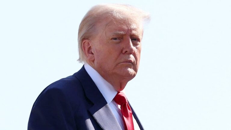 Trump Fires Commission pre štatistiku práce po slabých, ako sa očakávalo, figúrky pracovných miest zabuchajú trhy