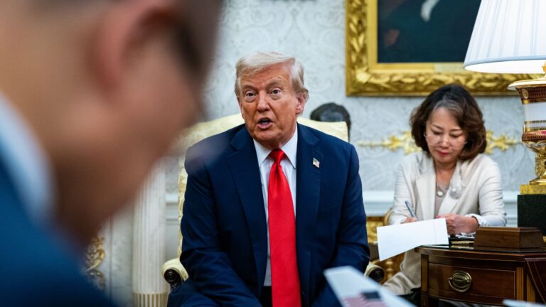 Trump ohrozuje 200% tarify na Čínu pred obrubníkmi vývozu magnetov