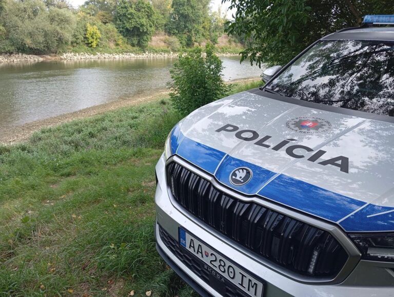Vo Váhu pri Trnave zomreli dvaja mladí muži. Jedného našli bez života hneď, po druhom pátrali celé hodiny – FOTO