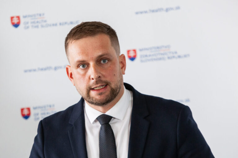 Minister Šaško bude pre tender na záchranky čeliť odvolávaniu, Raši zvolal mimoriadnu schôdzu