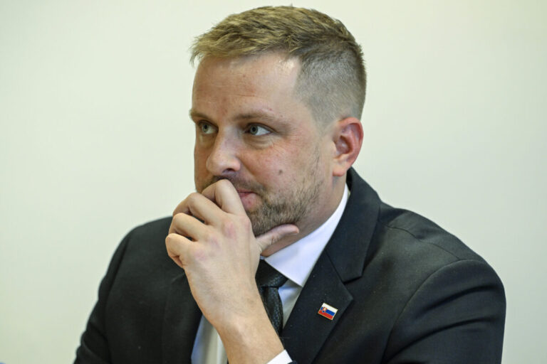 Hlas podľa PS tendrom na záchranky vraj odmeňuje svojho sponzora, Šaško musí odstúpiť – VIDEO
