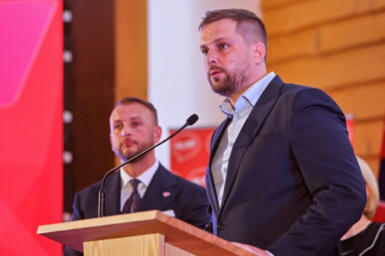 Hlas stojí za svojím ministrom Šaškom a súhlasí, že tender na záchranky je potrebné preveriť