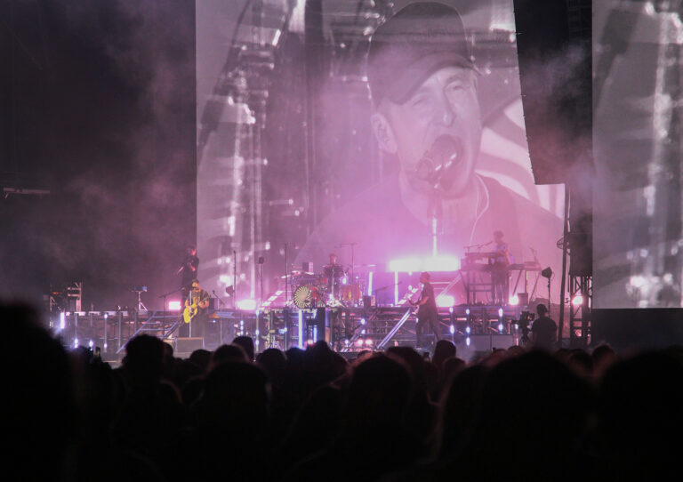 Top foto dňa (16. august 2025): Lovestream festival a ohňostroj v záhradách Versaillského paláca