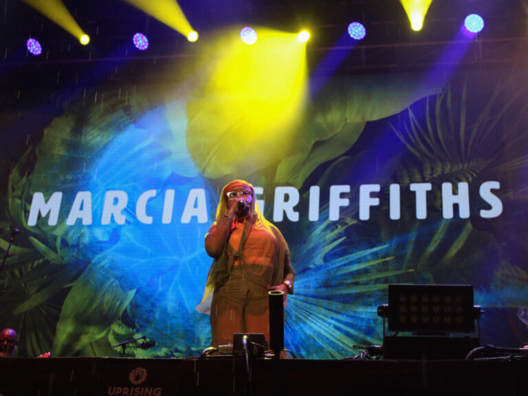 Top foto dňa (30. august 2025): Fetival Uprising 2025, baletná príprava a módne prehliadky
