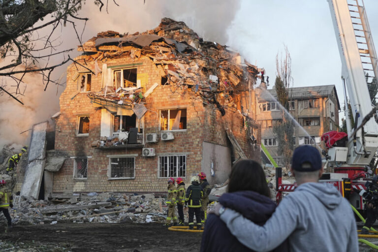Masívny ruský útok na Kyjev zabil osem civilistov vrátane dieťaťa