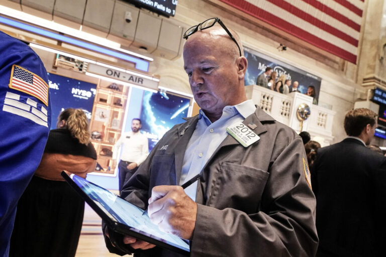 Americké akciové trhy vzrástli, index Dow Jones uzavrel na rekordnej úrovni