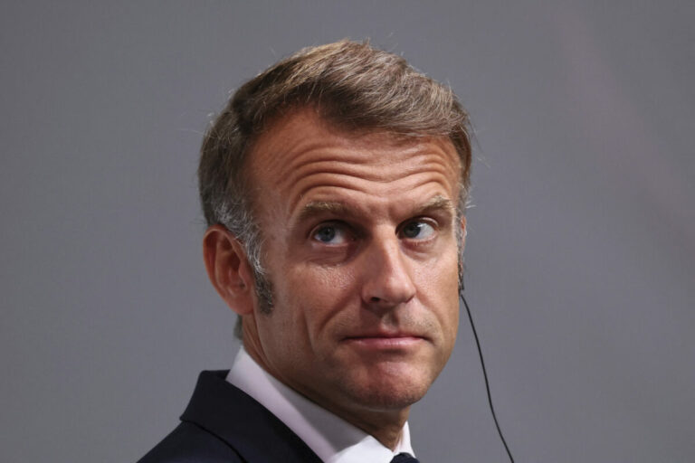 Putin je netvor pred bránami Európy, trvá Macron na svojom vyhlásení