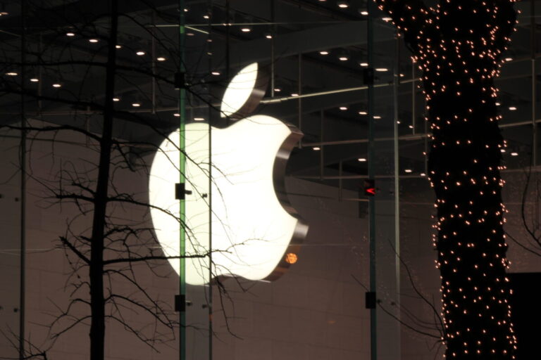 Zisk firmy Apple prekonal prognózy analytikov