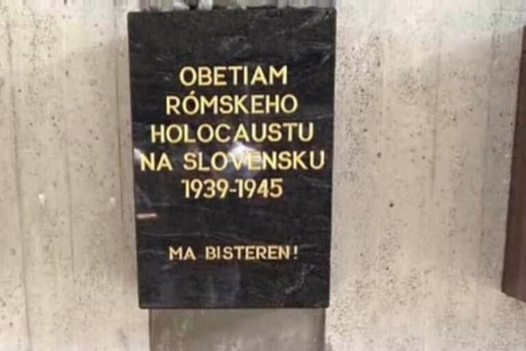 Počas druhej svetovej vojny zomrelo pol milióna ľudí pre farbu pleti, ideológie vedúce k holokaustu stále nezmizli