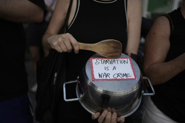 Amnesty International obviňuje Izrael z úmyselnej politiky hladovania v Gaze