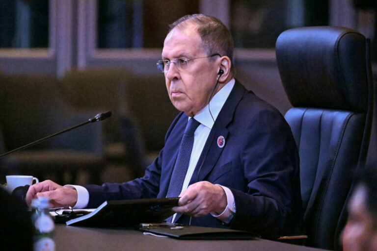 Európa sa „neokrôchane“ pokúša zmeniť postoj Trumpa k Ukrajine, vyhlásil Lavrov