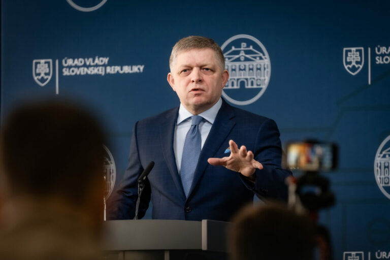 Premúdrelí liberáli a progresívci, ako obyčajne, ignorujú objektívne informácie, píše premiér Fico