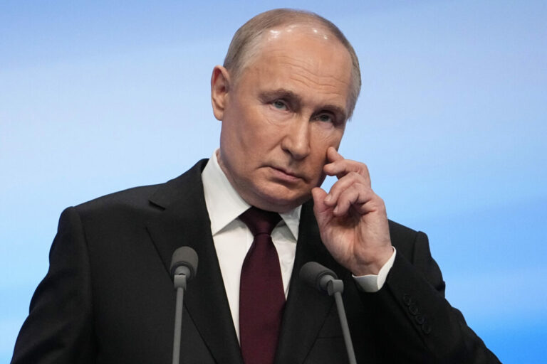 Pri Putinovom paláci vypukol lesný požiar spôsobený dronmi