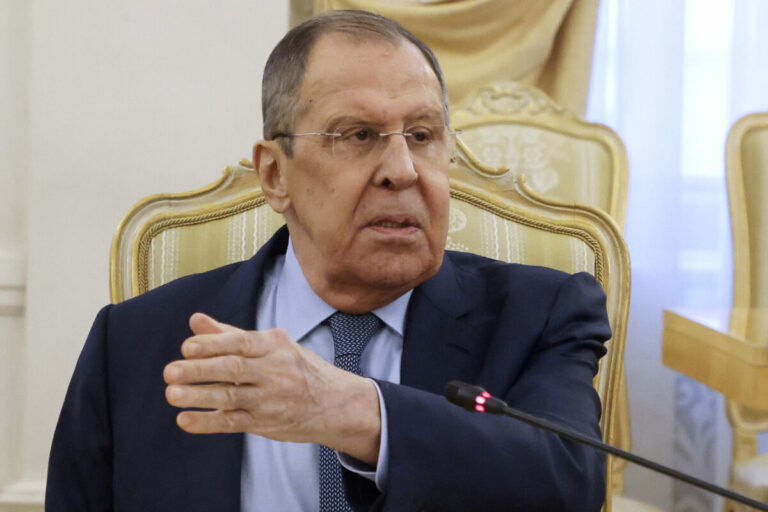 Lavrov: Prítomnosť európskych vojakov na Ukrajine je „neakceptovateľná“
