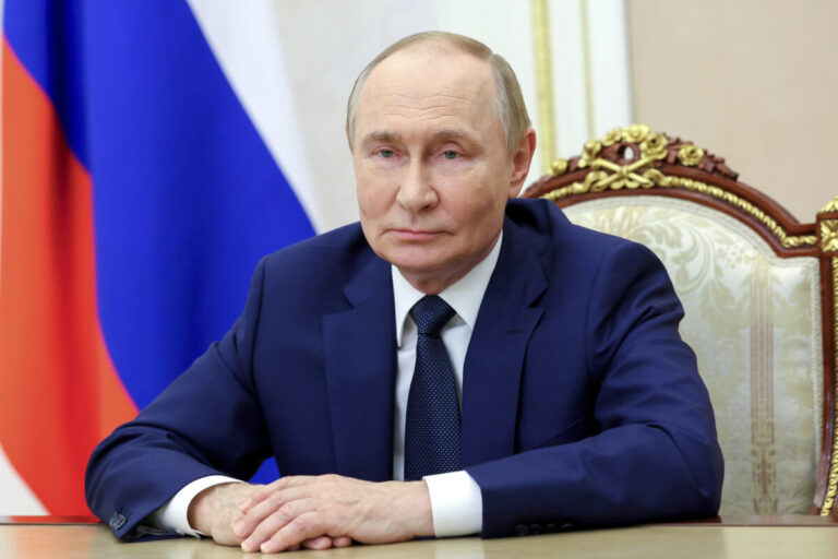 Mníchov 1938 prenasleduje súčasné rokovania o Ukrajine. Putin žiada Donbas, Zelenskyj odmieta