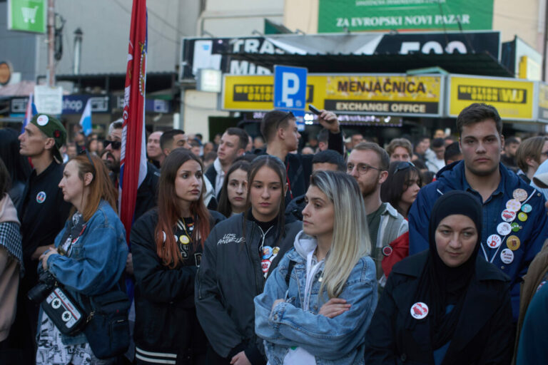 Pre korupciu pri rekonštrukcii stanice v srbskom meste Nový Sad zatkli 11 ľudí
