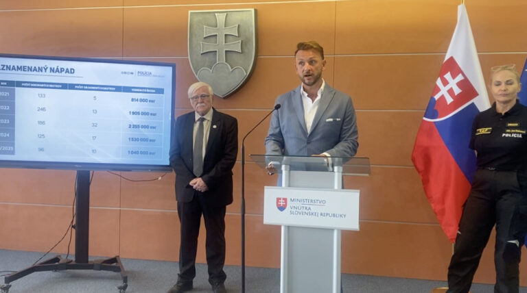 Podvody na dôchodcoch lámu rekordy, Šutaj Eštok upozorňuje na nové triky – VIDEO