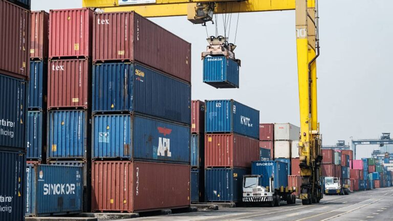 Tarifná neistota zosilňuje s rozhodnutím amerického súdu