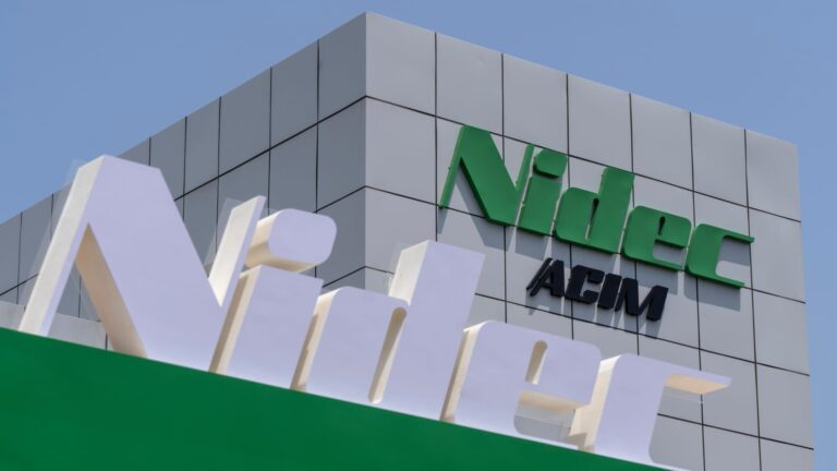 Akcie NIDEC klesnú 22% z účtovnej sondy