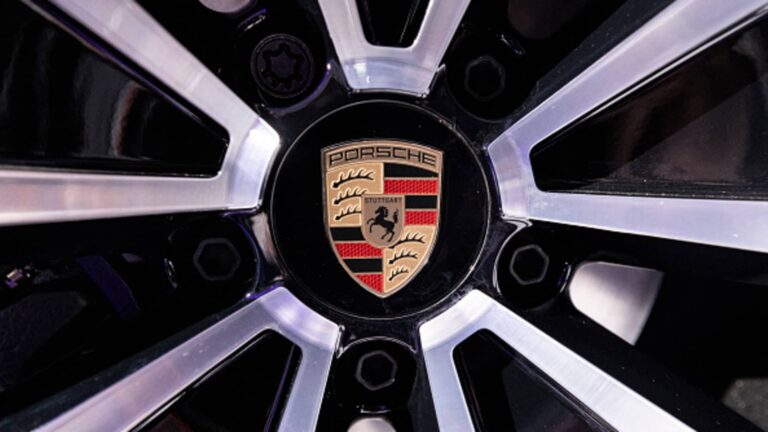 Porsche, aby vypadol z nemeckého indexu DAX, keď americké tarify uhryznú