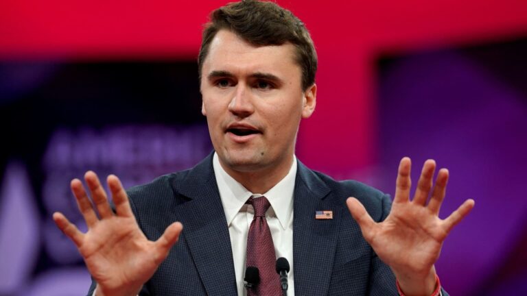 Kto bol Trump Ally a konzervatívny aktivista Charlie Kirk?