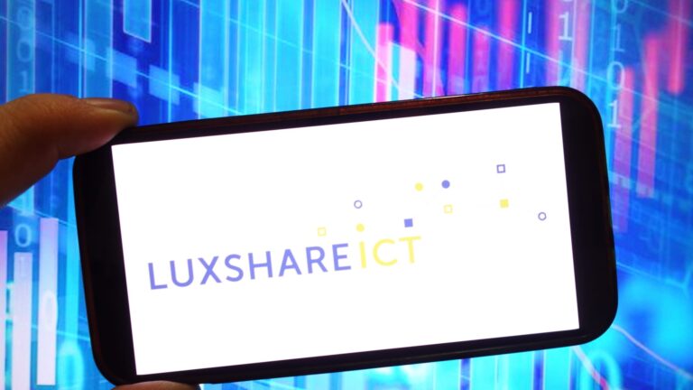 Apple-Supplier Luxshare akcie pop 10% v správe o hardvérovom obchode OpenAi