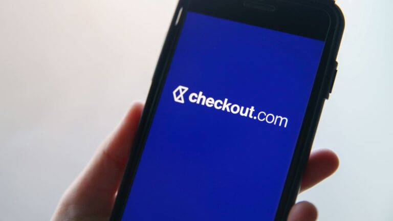 Crackout.com v hodnote 12 miliárd dolárov na spätné odkúpenie akcií zamestnancov