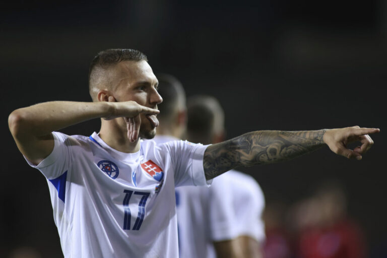 Slovenská reprezentácia vstúpi do boja o MS 2026 bez zraneného Haraslína, nad Schranzom a Bénesom visí otáznik