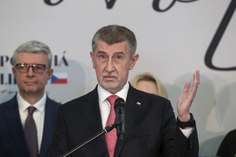 Vytvorí Babiš koalíciu s Orbánom a Ficom? Rusko pred voľbami zaplavuje Česko dezinformáciami
