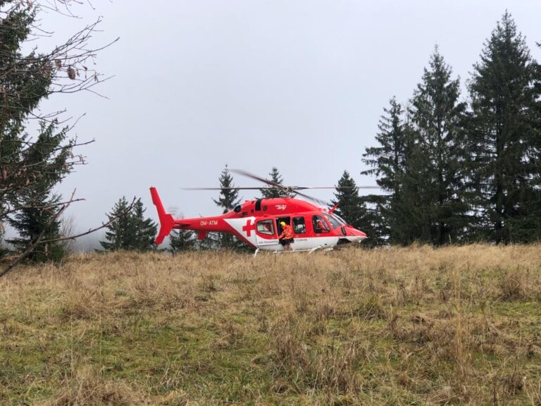 Prvá záchranná akcia s vrtuľníkom sa uskutočnila pred 60 rokmi, rýchly prevoz zachránil horolezkyni život – FOTO