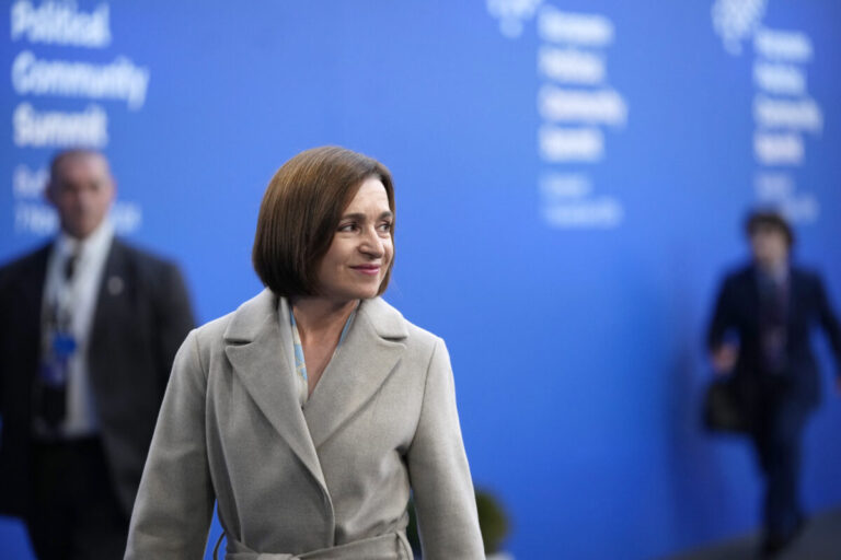 Moldavsko pred parlamentnými voľbami zaplavila ruská dezinformačná kampaň. Šíri absurdne obvinenia proti prezidentke Sanduovej
