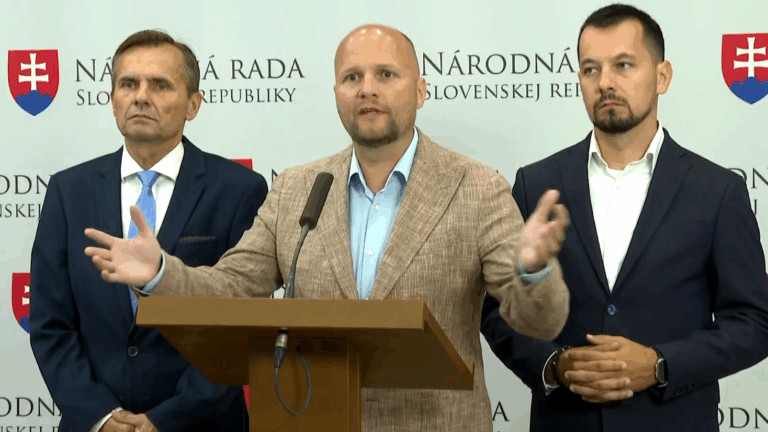 Naďovi bodli krompáč do čela na billboarde: Som rád, že naša kampaň zaujala, a to sme ju ešte ani poriadne nerozbehli, odkazuje hejterom – VIDEO