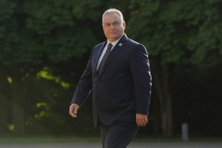 Švédsky premiér o Orbánovi: Šíri nehorázne klamstvá, vo vlastnej krajine rozkladá právny štát