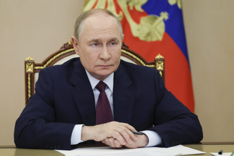 Putin si ukrojil väčší kus, ako dokáže prehltnúť, tvrdí šéf britskej rozviedky