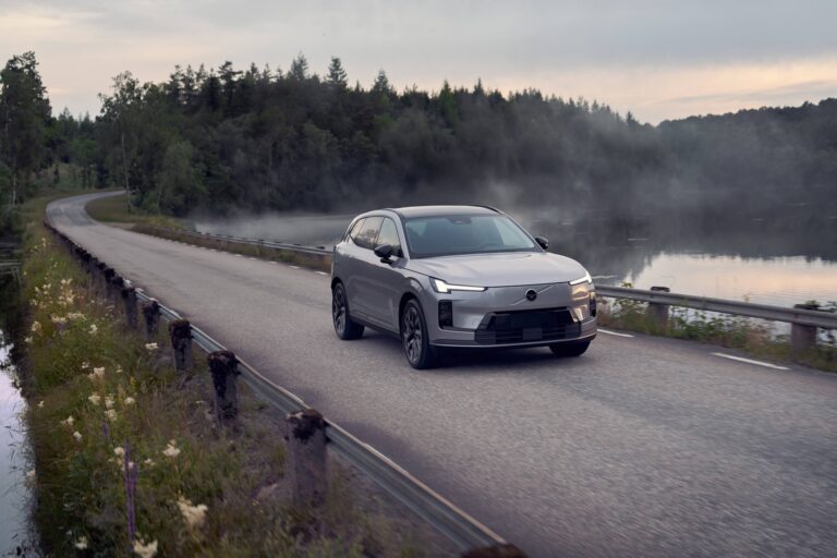 Volvo XC70 je späť: v novej podobe a s dojazdom 1200 km – FOTO
