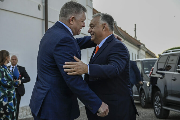 V4 bola úmyselne deštruovaná, lebo bola príliš silná, tvrdí Fico. S príchodom Babiša trochu zosilnie