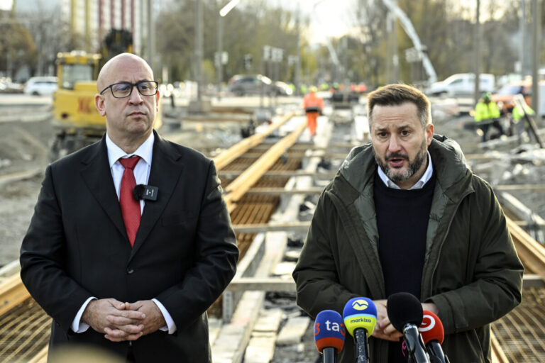 Cyklotrasy v Bratislave sa rozrastú, primátor Vallo s ministrom Rážom oznámili ďalšie investície