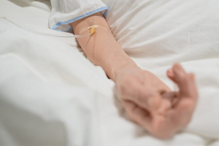 Seniorka vyskočila z okna nemocnice