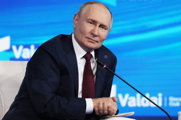 Putin sľubuje „významnú“ odpoveď na militarizáciu Európy, hovoril aj o dodávkach Tomahawkov Ukrajine